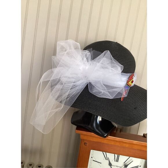 Women’s Hat - Picture 3 of 6